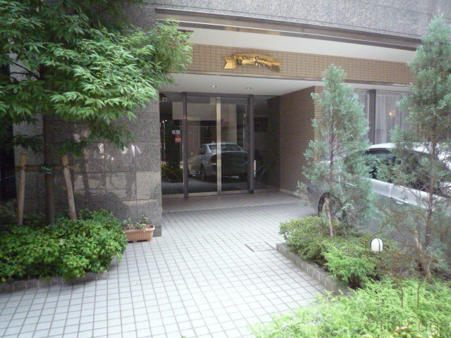 CHEZ CLARAのエントランス