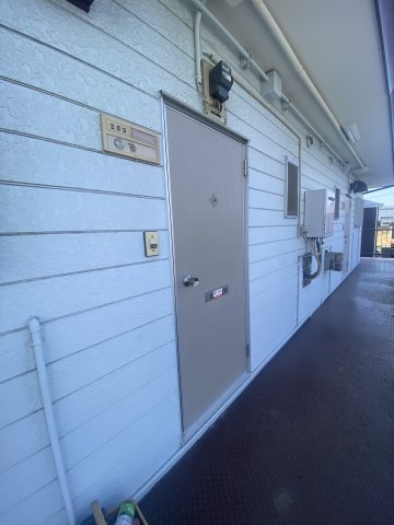 コーポ三本木の玄関