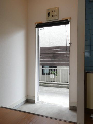 コーポ三本木の玄関