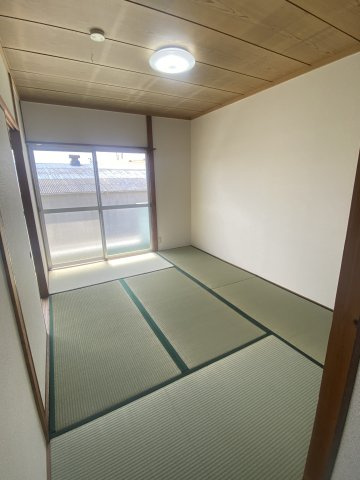 コーポ三本木の和室