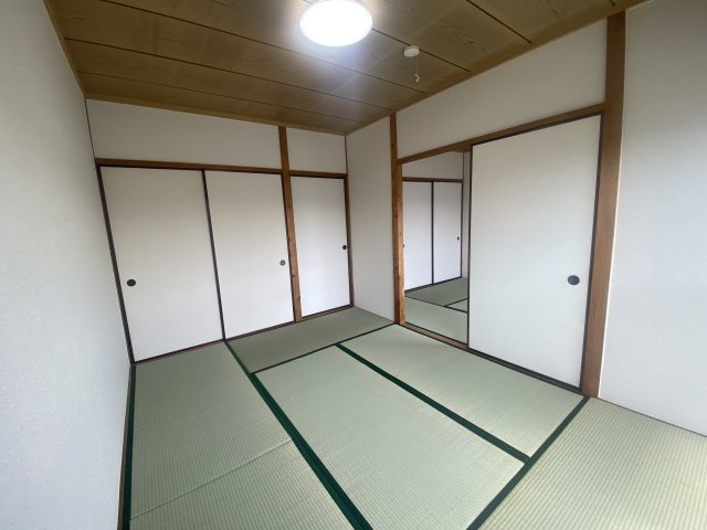 コーポ三本木の和室|６帖和室×２部屋