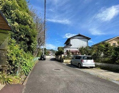 各務原市緑苑西2丁目の前面道路含む現地写真