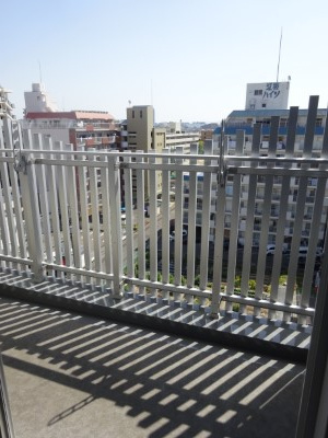 【バルコニー】 | TOPAZ江坂 | 明るい陽射しが沢山入る東向きバルコニー　　　※図面と現況が異なる場合は、現況を優先します。