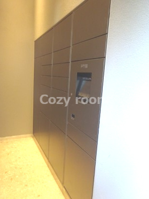 【その他共用部分】 | TOPAZ江坂 | 宅配ボックス付きなので留守時も安心