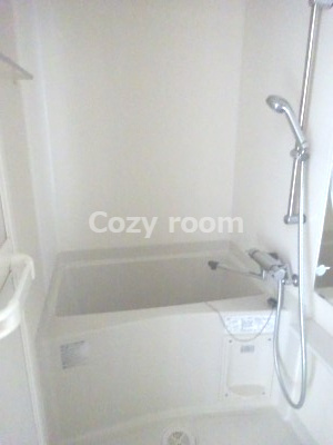 【浴室】 | TOPAZ江坂 | ゆったりとしたお風呂で日々の疲れを落としましょう