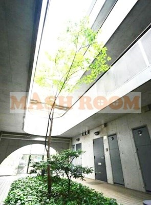 中野区本町２丁目の賃貸マンションの玄関
