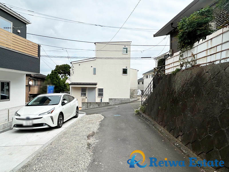 新築戸建　藤沢市白旗4丁目の前面道路含む現地写真