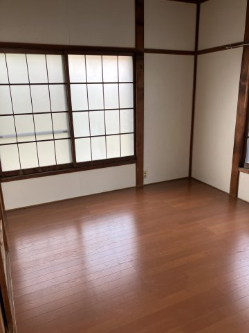 植松戸建新沢田町の洋室