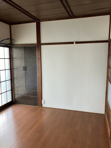 植松戸建新沢田町の洋室