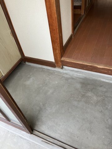 植松戸建新沢田町の玄関