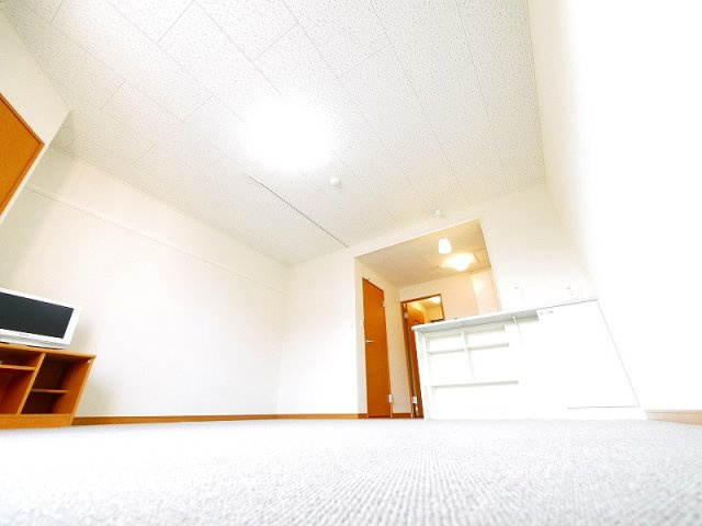 レオパレス南生駒の居間・リビング|ゆったり過ごせる居間です