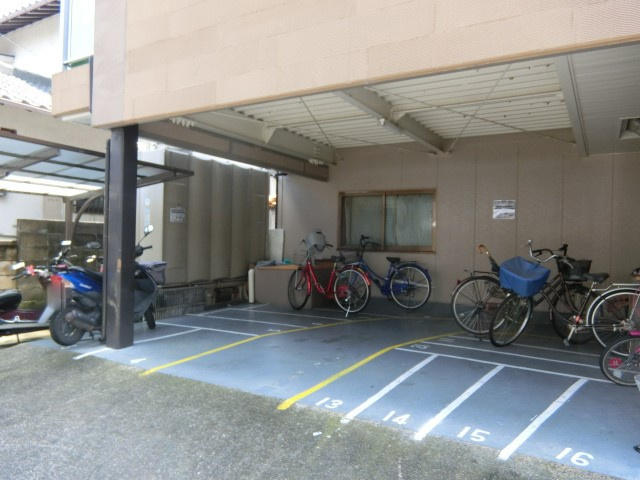 シティーコープ庄の駐車場
