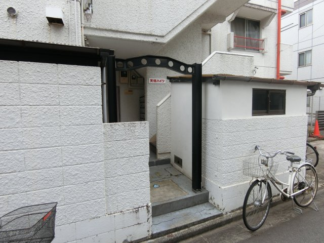 天徳ハイツのエントランス