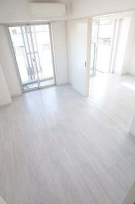 【子供部屋】 | フェリークス院内 | 扉を開けるとこんなに開放的な空間が広がります。