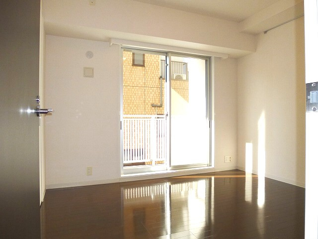 ParkAxis元浅草stageのバルコニー|パークアクシス元浅草ステージ６帖の洋室です、ペット２匹可、アップライトピアノ可