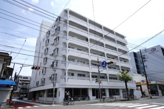 【外観】 | 【資料には掲載していない情報】
物件の陽当りや通風・仕様設備やお部屋の大きさの比較、
近隣・周辺環境や街並みなど、資料には掲載していない情報が
現地にはたくさんあります。是非ご確認ください。