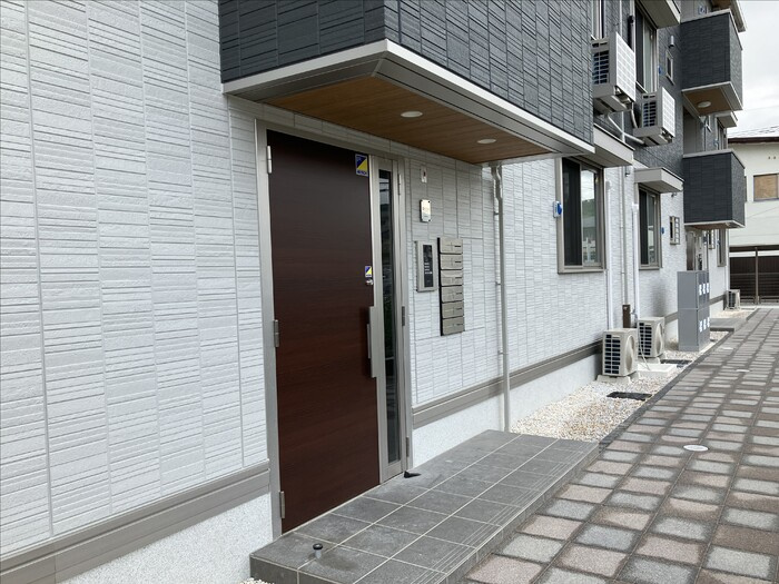 熊本市北区高平２丁目のアパートのエントランス