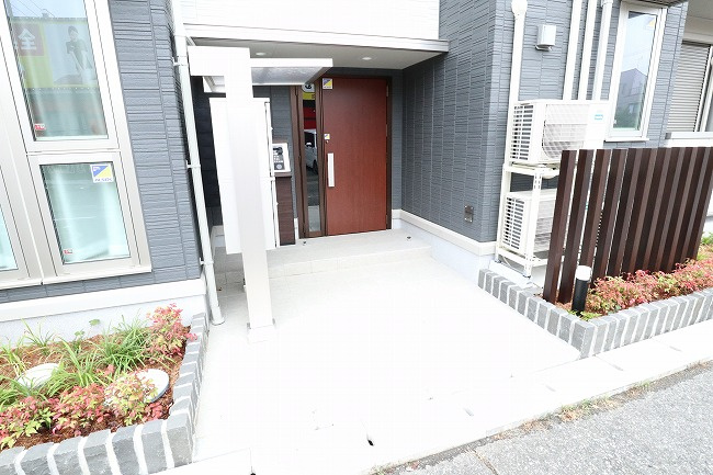 セジュール師岡町のエントランス