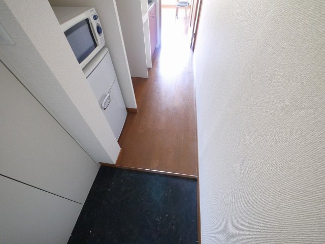 レオパレスナップ　シャンブルの玄関|落ち着いた玄関です