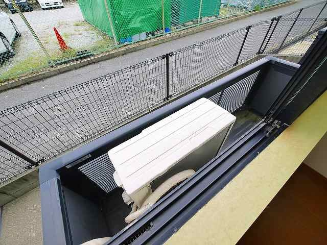 レオパレスナップ　シャンブルのバルコニー|こちらで洗濯物が干せますよ。