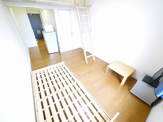 レオパレスナップアネックスの内装|落ち着いた色調の洋室です