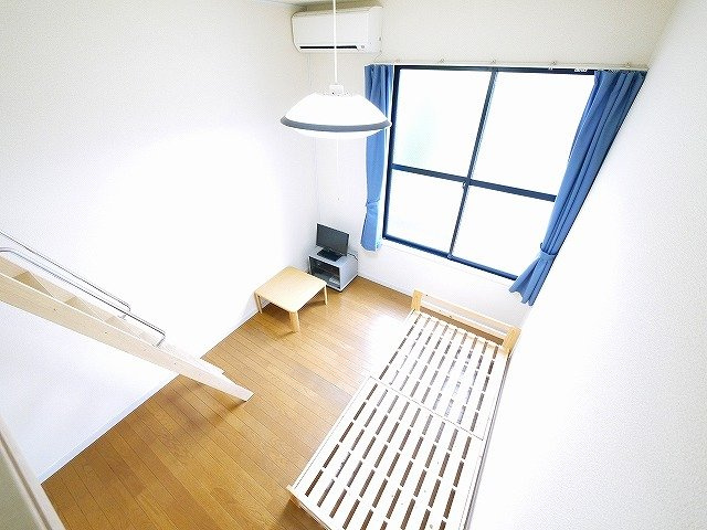 レオパレスナップアネックスの洋室|明るい洋室です