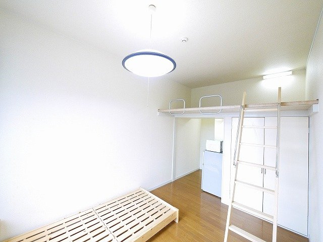 レオパレスナップアネックスの洋室|ゆったりした洋室です