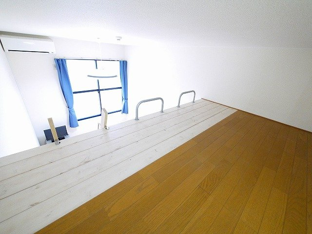 レオパレスナップアネックスの洋室|使い勝手のいい洋室です