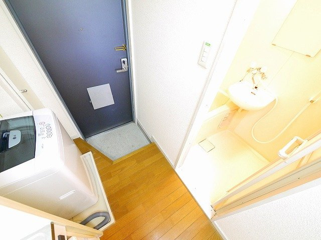 レオパレスナップアネックスの玄関|きれいな玄関です