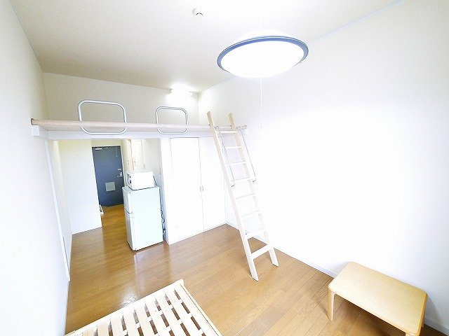 レオパレスナップアネックスの洋室|きれいな洋室です