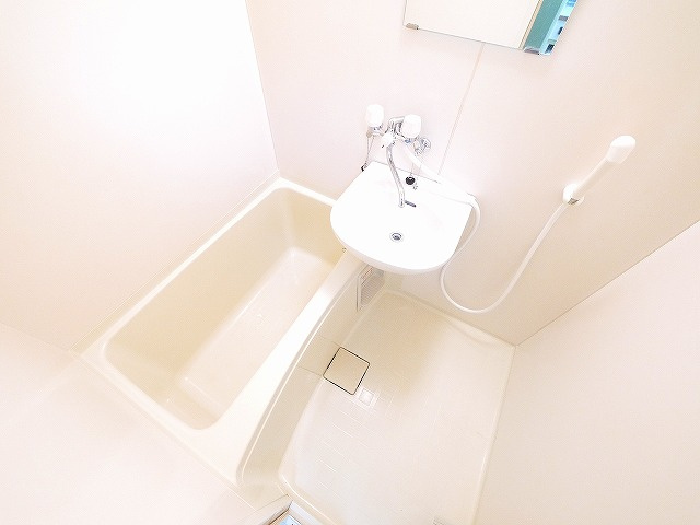 レオパレスナップアネックスの浴室|落ち着いた空間のお風呂です