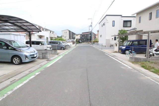 川越市久下戸　建築条件なし売地　「南古谷駅」徒歩35分　敷地137坪　【南古谷小学区】の前面道路含む現地写真