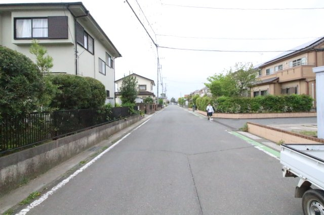 川越市久下戸　建築条件なし売地　「南古谷駅」徒歩35分　敷地137坪　【南古谷小学区】の前面道路含む現地写真