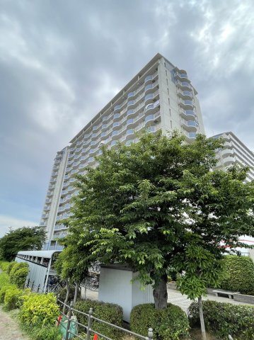 ファミールハイツ城東Ａ棟の外観