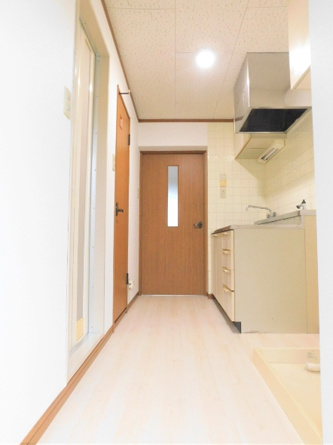 【玄関】 | ※同マンション別室の参考写真です