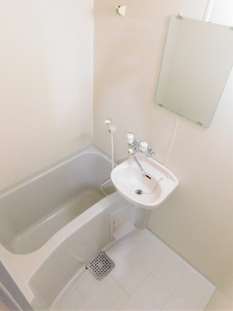 【浴室】 | ※同マンション別室の参考写真です