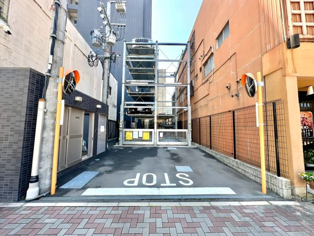 プレサンスジェネ千種内山の駐車場