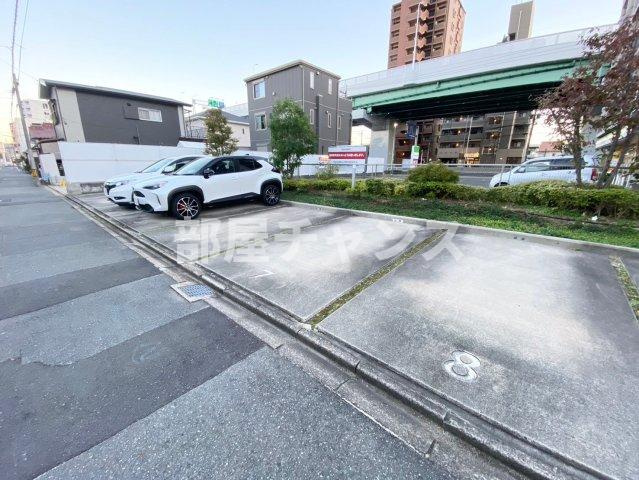 岩塚テラスの駐車場