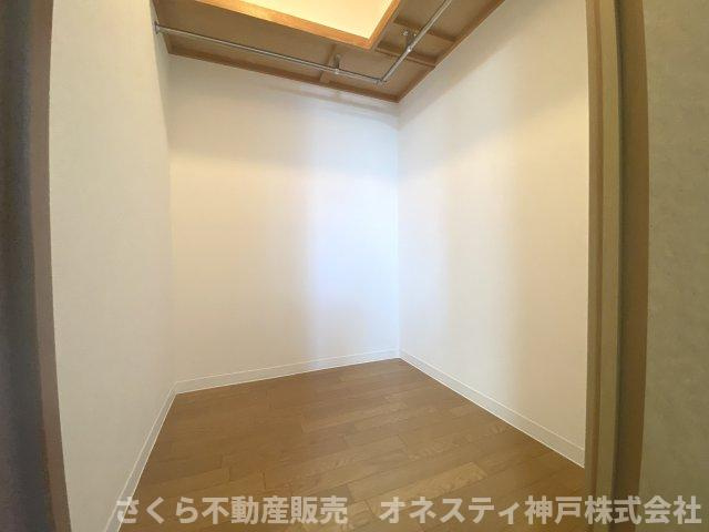 リベールシティ垂水ヒルズの収納|約8帖洋室のウォークインクローゼットです