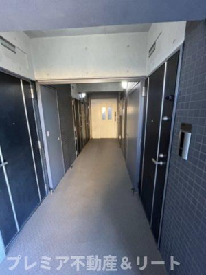 【その他共用部分】 | プレミアステージ笹塚 | 外廊下ですが外部との開放部分は一部です。