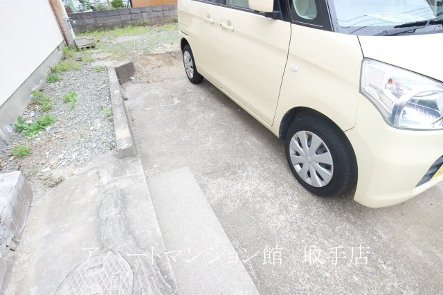 双葉3丁目Y邸の駐車場