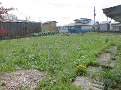 【その他】 | 北秋田市鷹巣字東中岱・中古住宅 | 物件裏（畑）