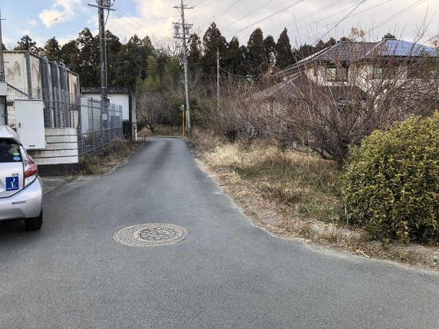 一志町田尻売土地【一志西小学校裏】の前面道路含む現地写真