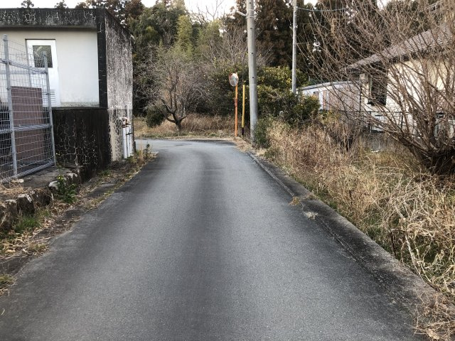 一志町田尻売土地【一志西小学校裏】の前面道路含む現地写真