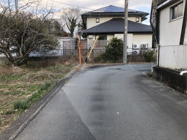 一志町田尻売土地【一志西小学校裏】の前面道路含む現地写真