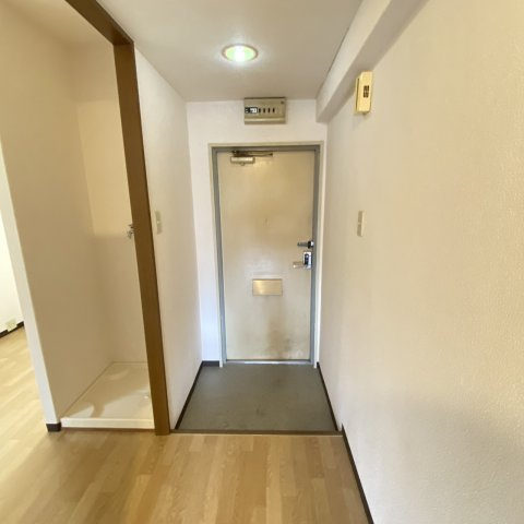 【玄関】 | ラ・ペール一番館