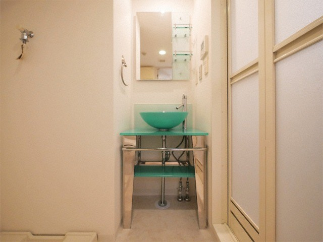 セレニテ難波西の独立洗面台|イメージとして同マンション他部屋を表示しています