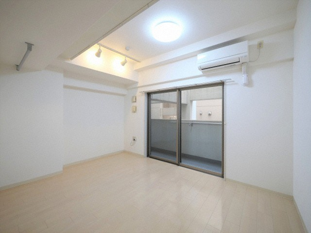 セレニテ難波西の洋室|イメージとして同マンション他部屋を表示しています