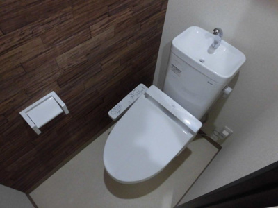 【トイレ】 | フジパレス淡路２番館 | おしゃれな壁紙のトイレです