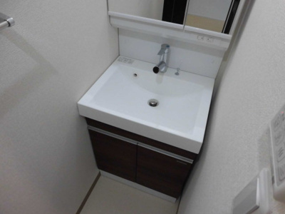 【洗面所】 | フジパレス淡路２番館 | 独立洗面台なので忙しい朝も広々と使えますね